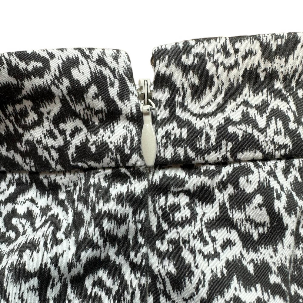 J. CREW: Printed “The Pencil Skirt” - Size 2 - Picture 5 of 7